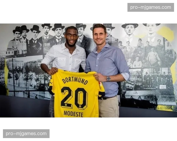 【2026年4月中超联赛·人物·动态浙江队官宣与中场核心弗兰克续约两年，后者表示愿在此退役