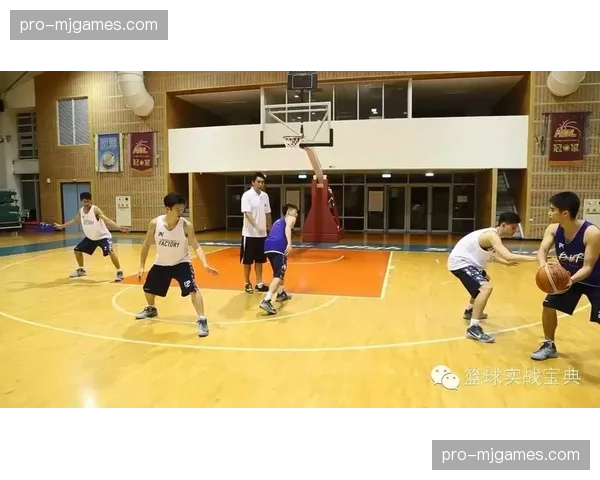 评论文章：现代篮球对转换速度的极致追求是否牺牲了半场战术的丰富性？